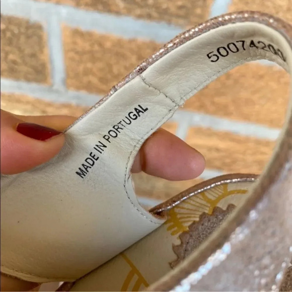 Fly London Yifa Luna Gold Metallic sandals 10.5 - Picture 7 of 8